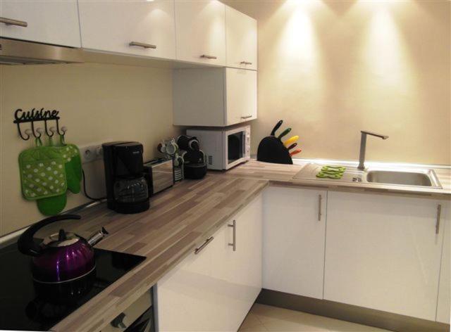 דירות ניס Charming Corner Abode With Castle Views מראה חיצוני תמונה